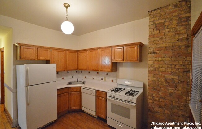 3725 N FREMONT