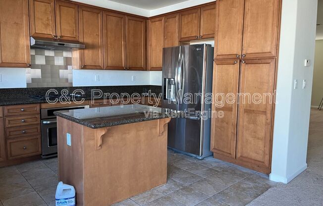 1005 ASHBRIDGE BAY DR