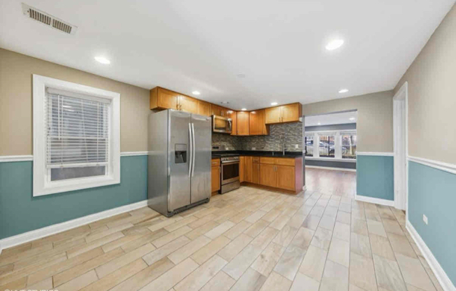 2831 S LOUIS