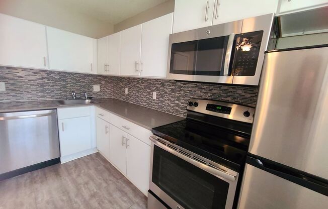 1 bed, 1 bath, 611 sqft, $1,150, Unit 4440-304