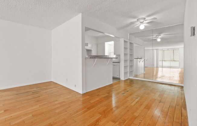 1237 Berkeley St - steps to Wilshire Blvd in Santa Monica