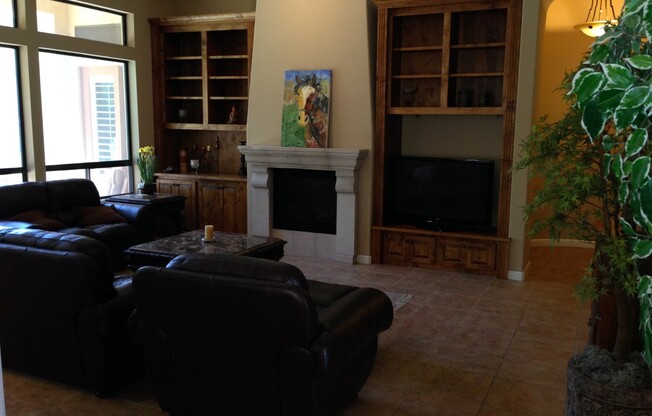 BEAUTIFUL HOME IN DESIRABLE LAS SENDAS!!