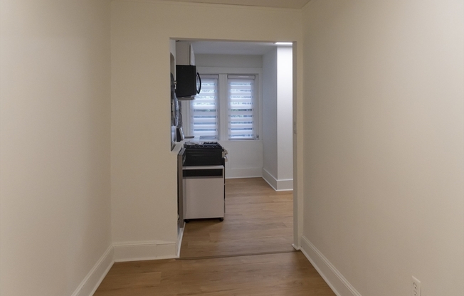 2 beds, 1 bath, 700 sqft, $3,395, Unit 3