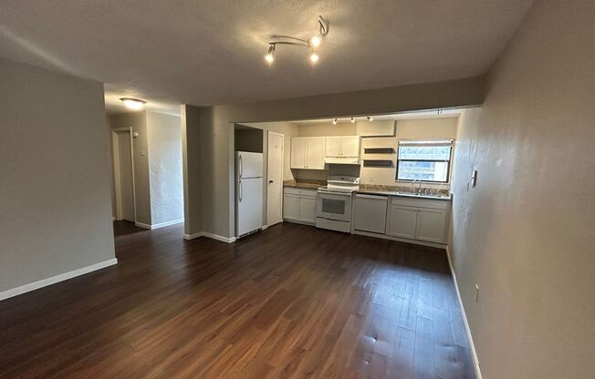 2 beds, 1 bath, $1,200, Unit Unit C-18