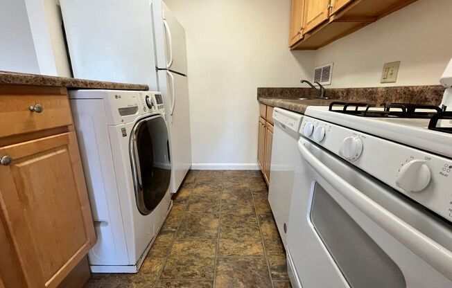 2 beds, 1 bath, 800 sqft, $1,450, Unit 2709-1C