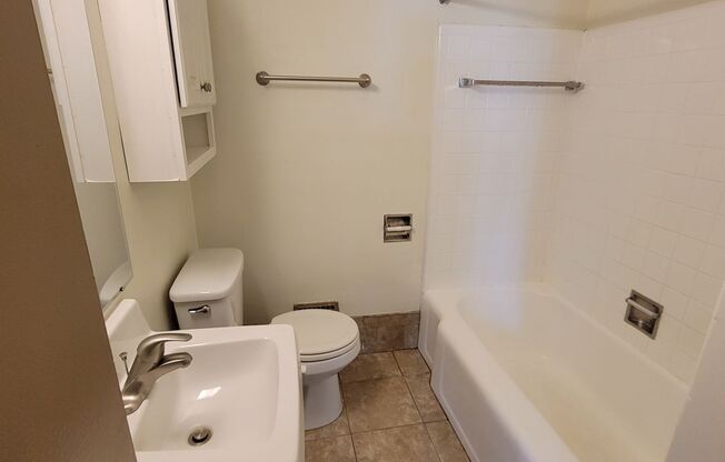 1 bed, 1 bath, $1,050, Unit JOHNSON #7