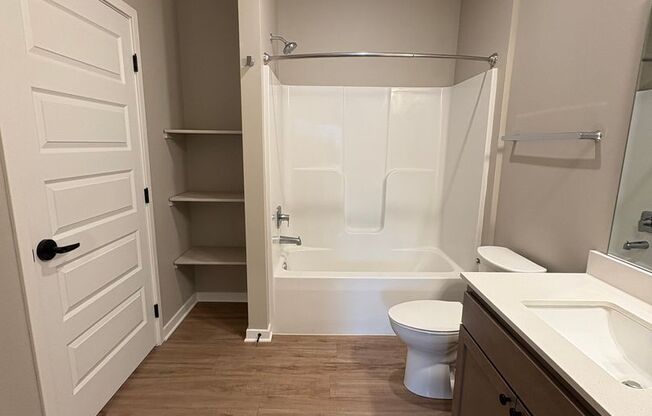 1 bed, 1 bath, 667 sqft, $1,299, Unit 427