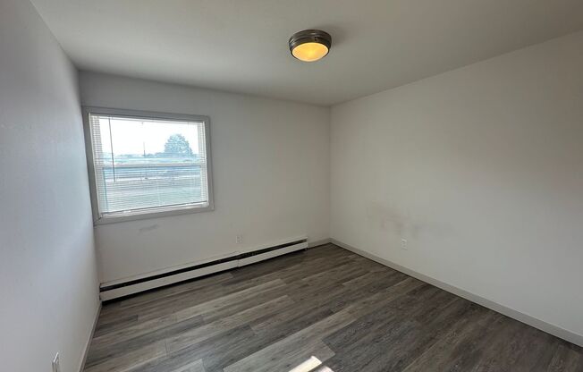 2 beds, 1 bath, $1,395, Unit 102