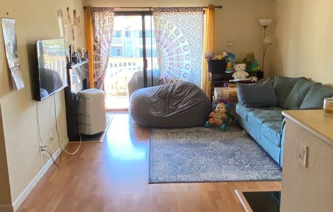 2 bedrooms 2bath Condo in Fremont gated community with pools