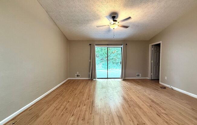 3 Bedroom Townhome located walking distance to Downtown Woodstock!