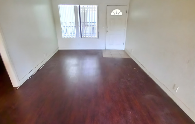 2 Bed/ 2 Bath with Patio | Gated Community | Centrally Located in Long Beach