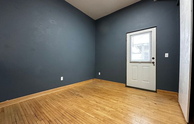 1 bed, 1 bath, $995, Unit 123 N Broadway Apt. 2