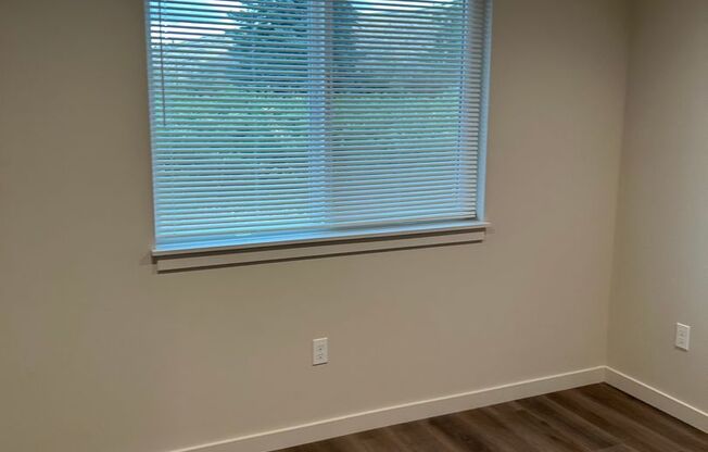 3 beds, 2.5 baths, 1,268 sqft, $1,850, Unit #33