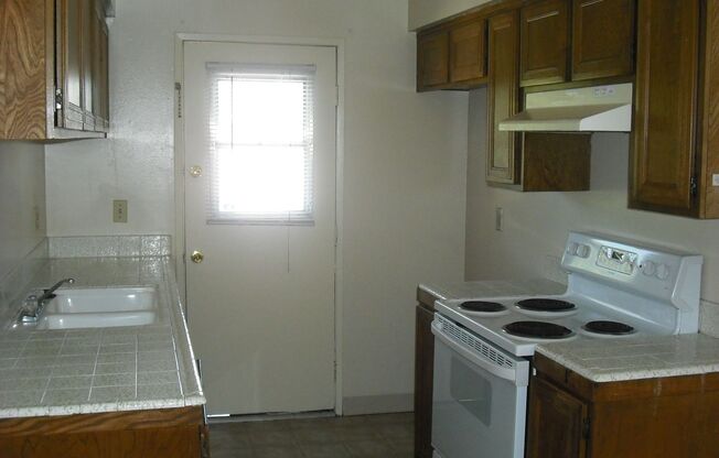 2 beds, 1 bath, $2,600