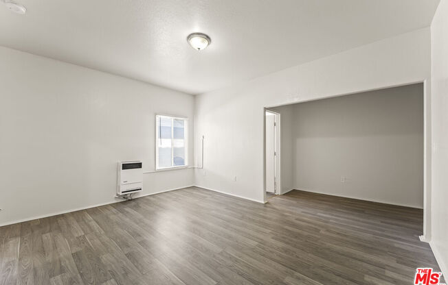 842 W 83 ST
