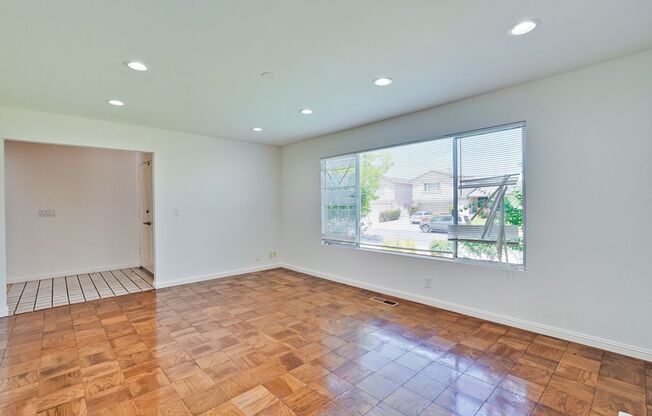 Bright and Spacious 3 Bed 2 Bath Single Family Home