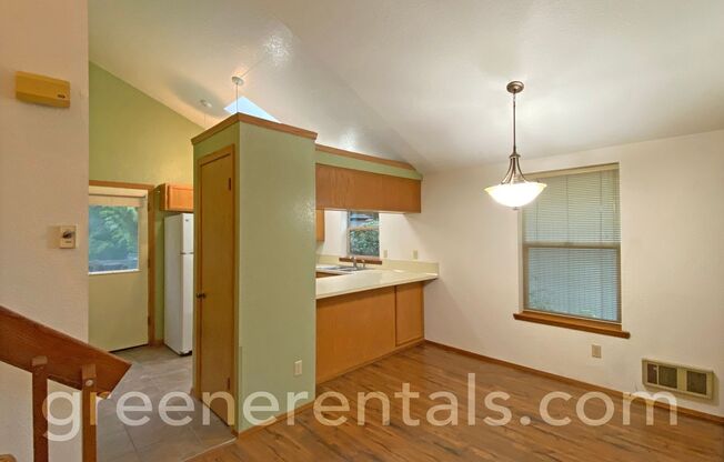 2 beds, 1 bath, $2,050