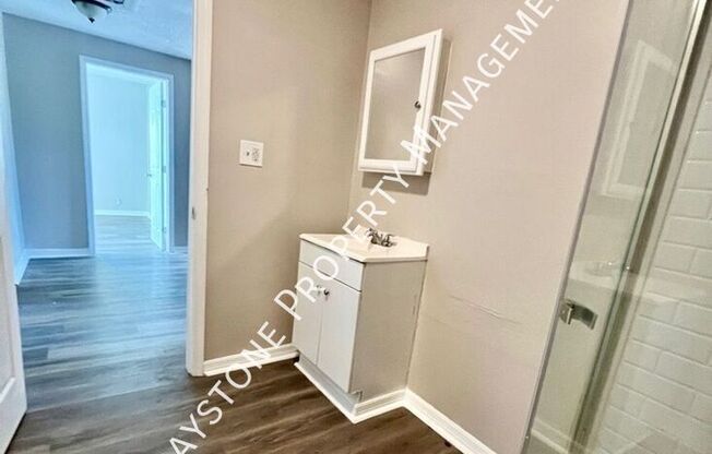1105 E 28 AVE
