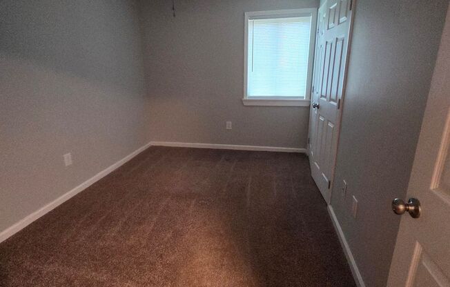 2 beds, 1 bath, 750 sqft, $925, Unit 03