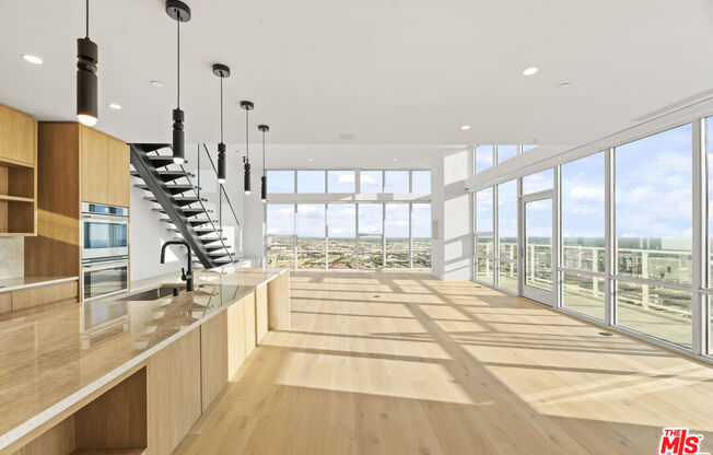 4 beds, 4.5 baths, 3,652 sqft, $25,000, Unit PH 1