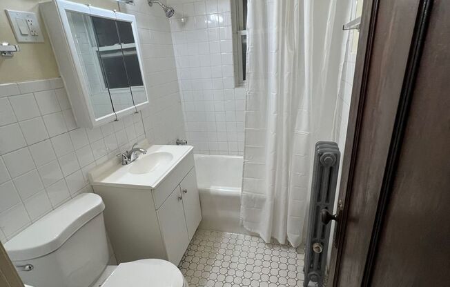 Addison & Cicero PORTAGE PARK Pet Friendly (1) Bed (1) Bath