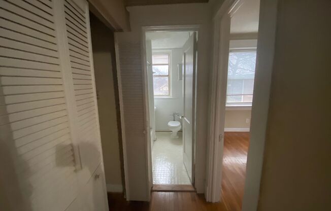 1 bed, 1 bath, 700 sqft, $1,250