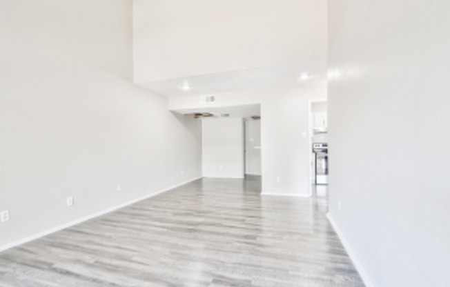 1 bed, 1 bath, 735 sqft, $895