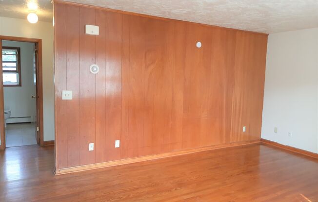 2 beds, 1 bath, 903 sqft, $1,210, Unit E-3