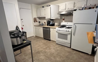 2 beds, 1 bath, 850 sqft, $2,300, Unit 239