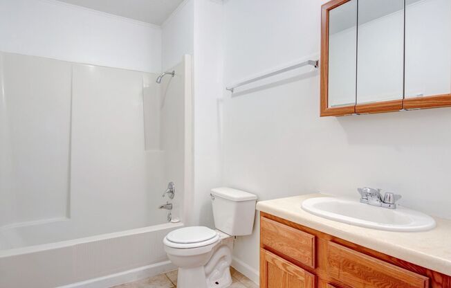 2 beds, 1 bath, 850 sqft, $937, Unit 1E