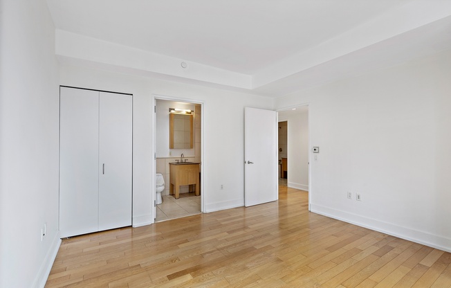 2 beds, 2 baths, 957 sqft, $6,800, Unit 27-L