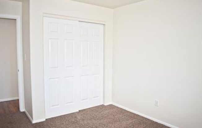 3 beds, 2 baths, 1,090 sqft, $1,595, Unit C