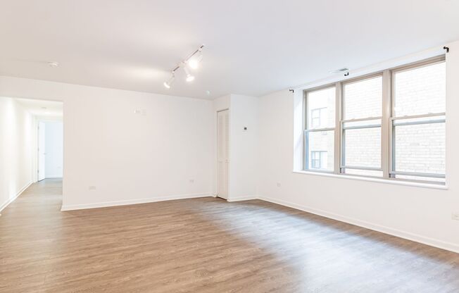 2 beds, 1 bath, $2,325, Unit 411