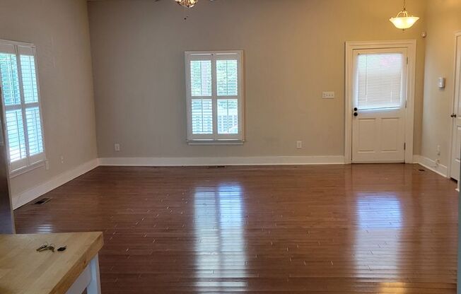 Charming 3br 2ba Home near Downtown Raleigh! Available Now!