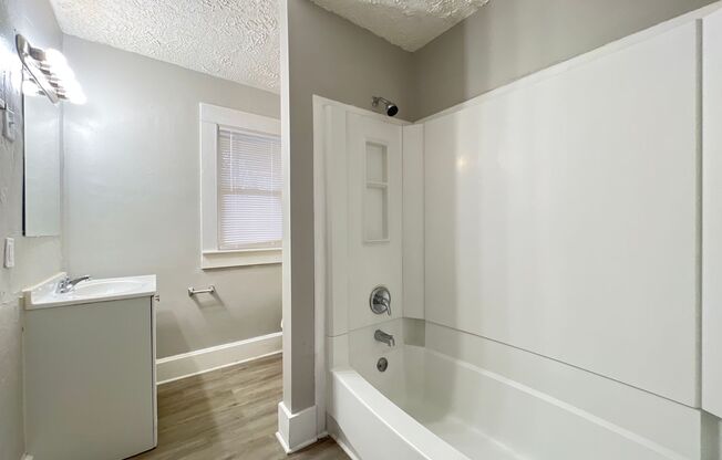 4 beds, 1 bath, $1,250, Unit Unit 1609