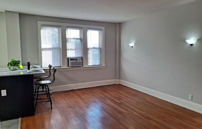 2 beds, 1 bath, 902 sqft, $2,183, Unit 110B