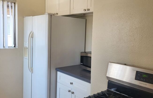 Spacious unit by Americana/Galleria