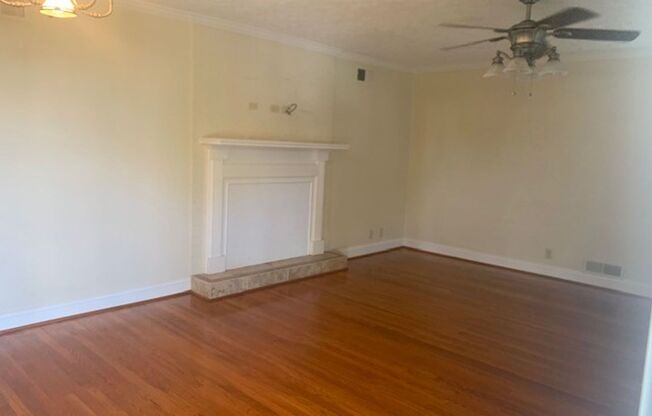 Cute and Cozy 3 Bed / 2 Bath Available Summer/Fall 2024! Apply today move in August!