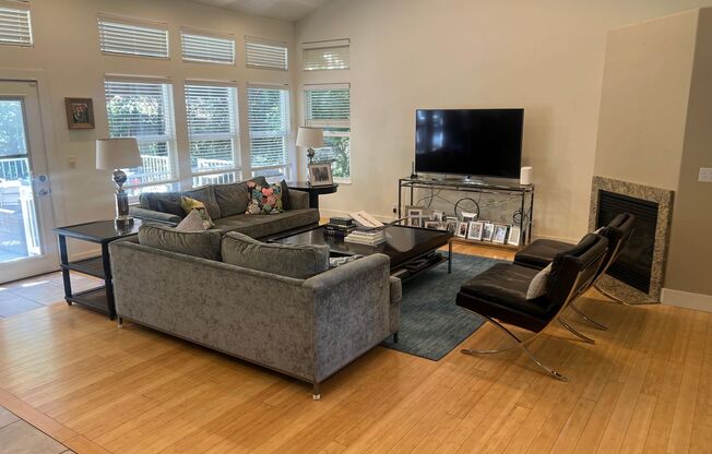 Spacious and Modern 5 Bed, 4 Bath Home