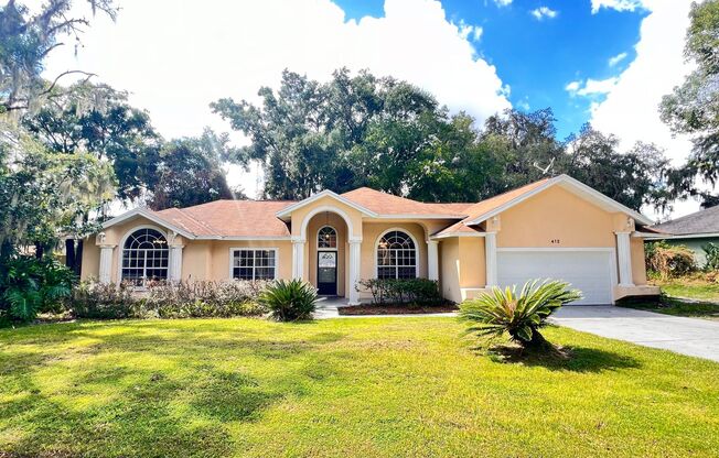 BEAUTIFUL 3 Bed and 2 Bath home in APOPKA!!