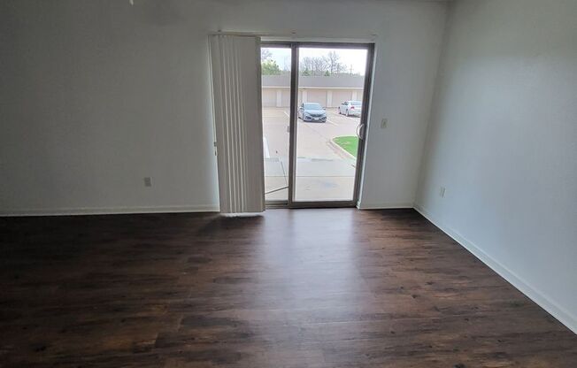 1 bed, 1 bath, 850 sqft, $1,050, Unit 8-802