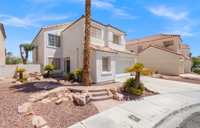 Bright & Spacious 4Bd Home with Vaulted Ceilings & Outdoor Kitchen