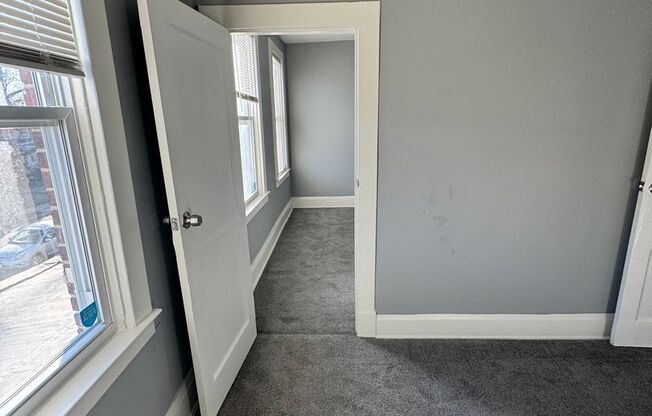 3 beds, 1 bath, $1,400, Unit 2