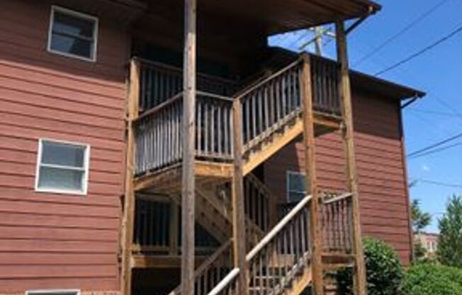 REDUCED 2 Bedroom Close to Campus! $1,400 Monthly, Available August 2024