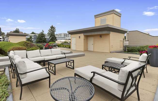 Rooftop Resident Lounge with cozy seating at Villaggio Apartment Homes, Washington