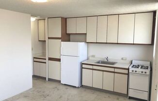 Centrally Located 1-Bedroom Walk-Up Apartment– Minutes to Downtown & Queens Hospital