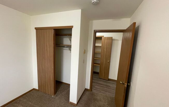 3 beds, 1 bath, 1,040 sqft, $1,695, Unit 3172-304