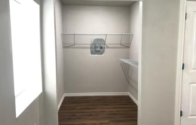 1 bed, 1 bath, 700 sqft, $799