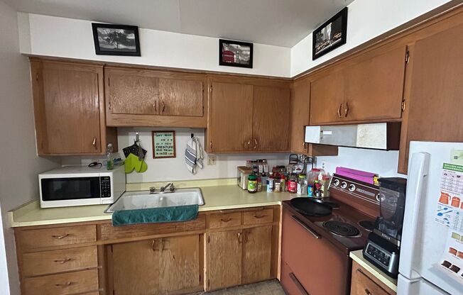 1 bed, 1 bath, $1,015, Unit 17