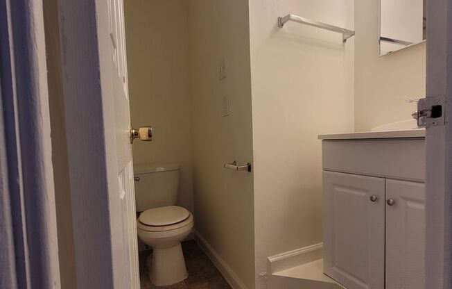 2 beds, 1 bath, 675 sqft, $675, Unit 441 Winfield-Unit 14